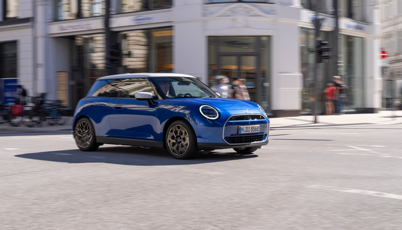 Mini Cooper Se - Contexto Entorno Real Contexto Conduciendo Exterior Frontal Derecha