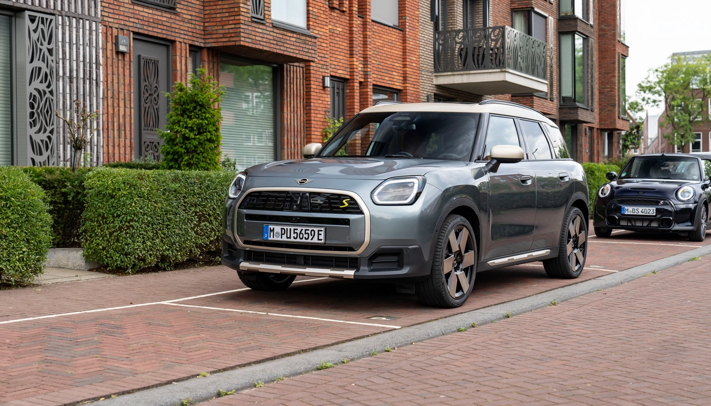 Mini Countryman Se All4 - Contexto Entorno Real Contexto Aparcado Exterior Frontal Izquierda