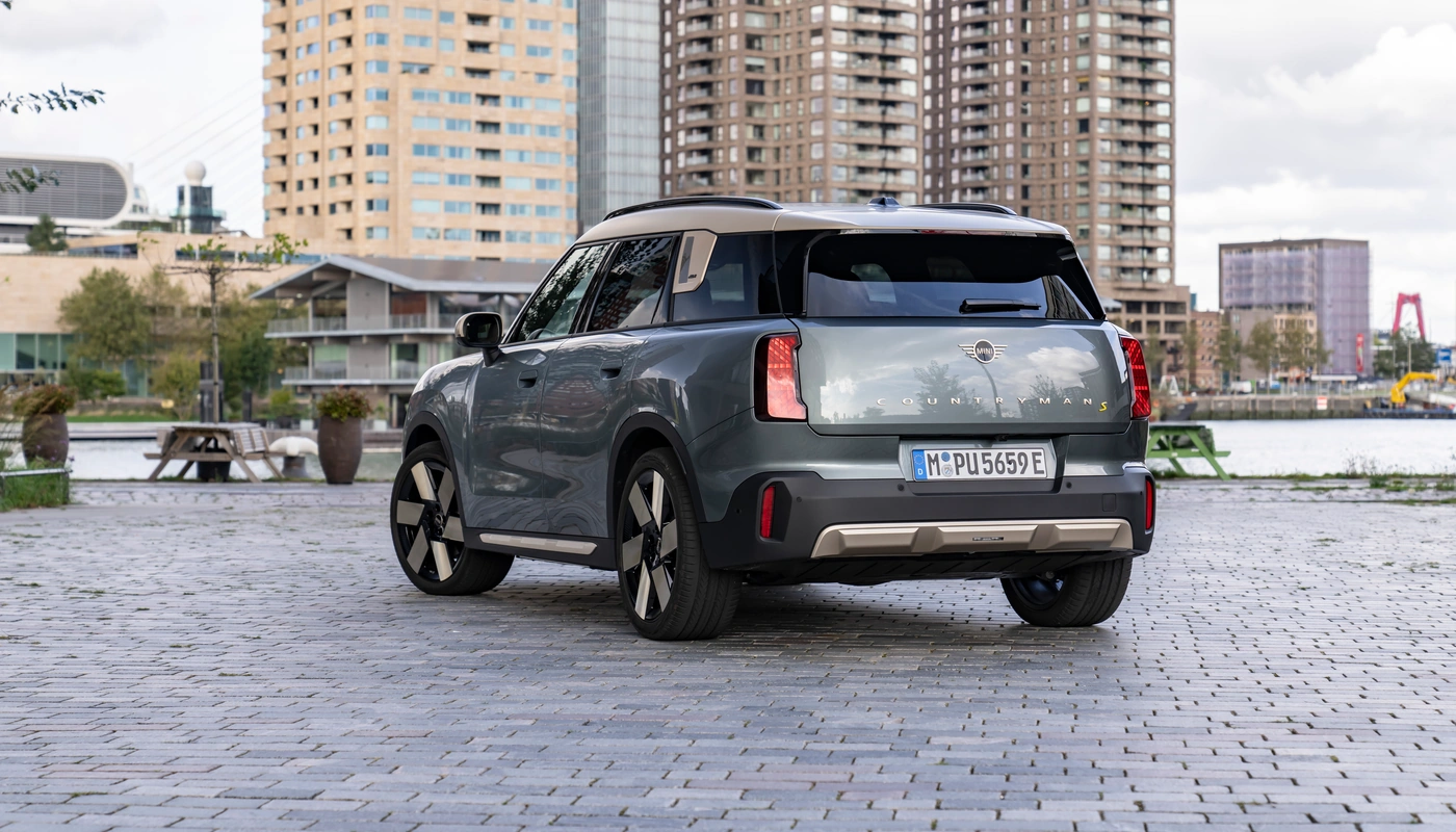 Mini Countryman Se All4 - Contexto Entorno Real Contexto Aparcado Exterior Trasera Derecha