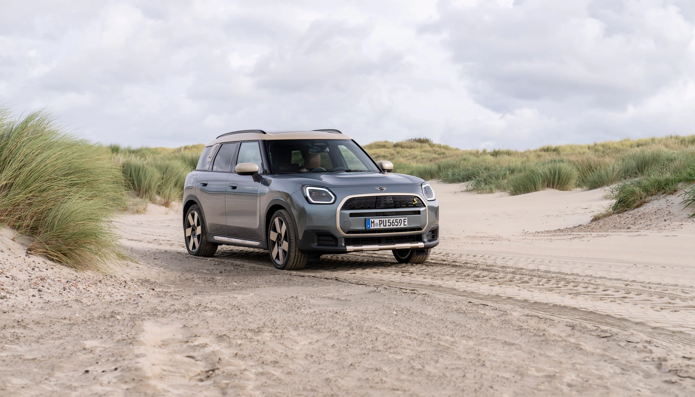 Mini Countryman Se All4 - Contexto Entorno Real Contexto Conduciendo Exterior Frontal Derecha