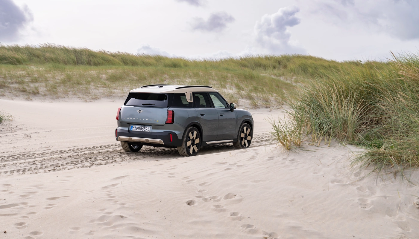 Mini Countryman Se All4 - Contexto Entorno Real Contexto Conduciendo Exterior Trasera Izquierda