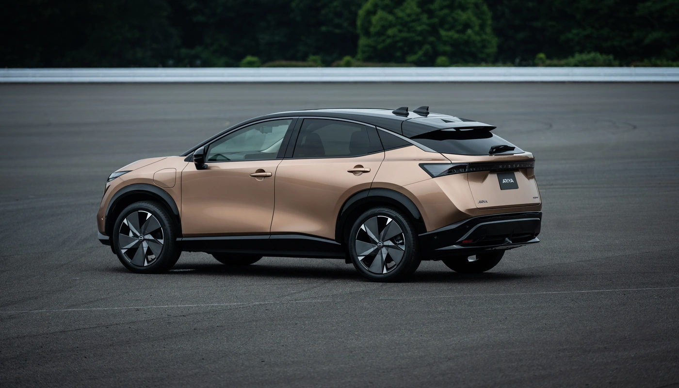 Nissan Ariya Evolve - Contexto Entorno Real Contexto Aparcado Exterior Lateral Izquierda