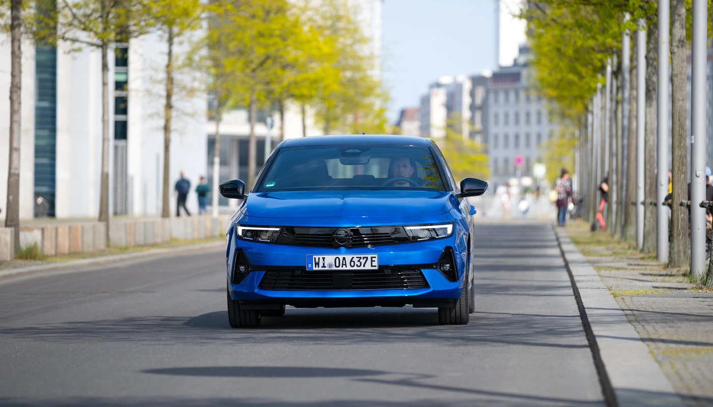 Opel Astra Gs - Contexto Entorno Real Contexto Conduciendo Exterior Frontal