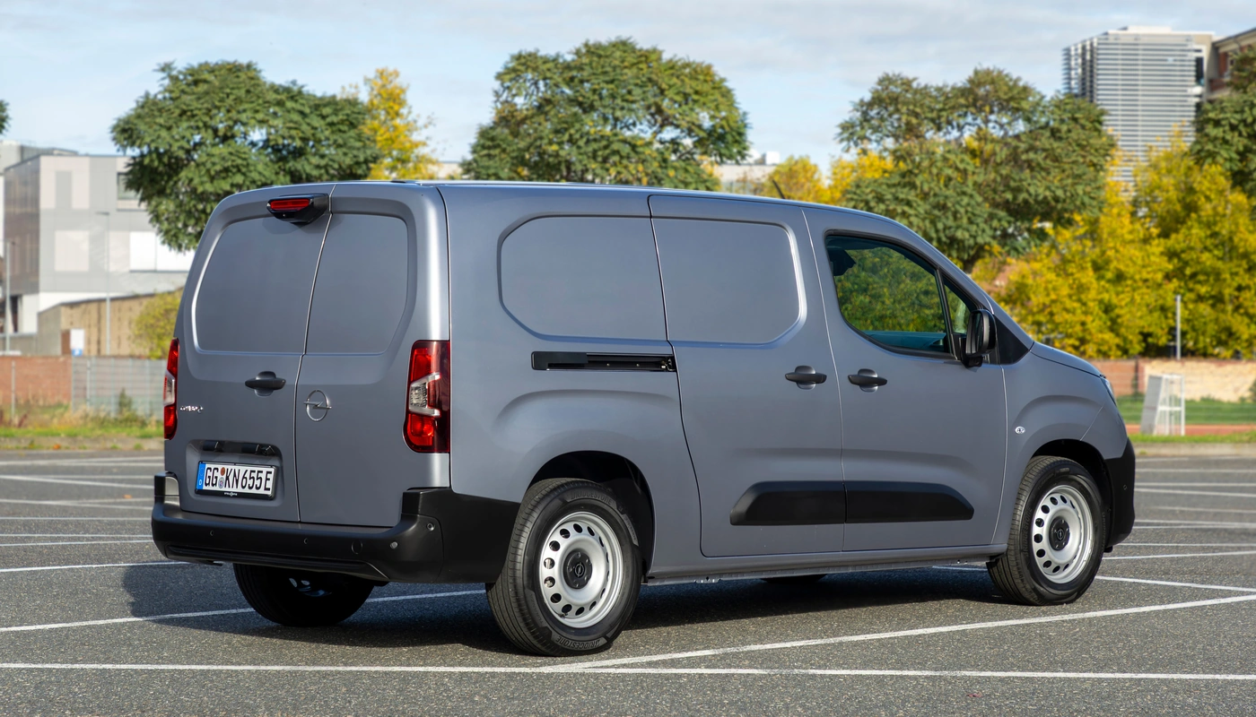 Opel Combo Standard - Contexto Entorno Real Contexto Aparcado Exterior Trasera Izquierda