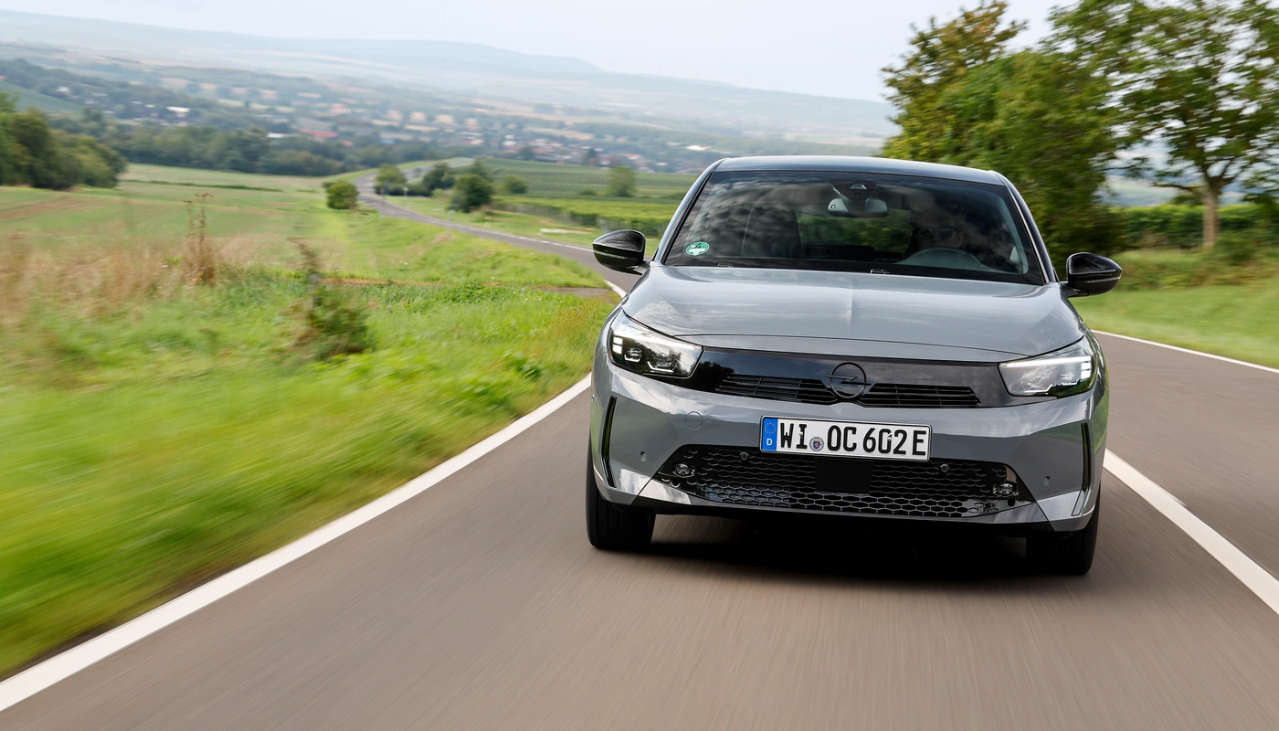 Opel Corsa Gs - Contexto Entorno Real Contexto Conduciendo Exterior Frontal