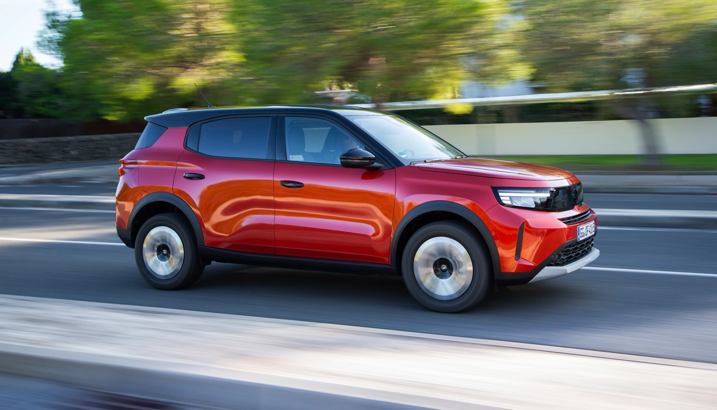 Opel Frontera Edition - Contexto Entorno Real Contexto Conduciendo Exterior Lateral Derecha