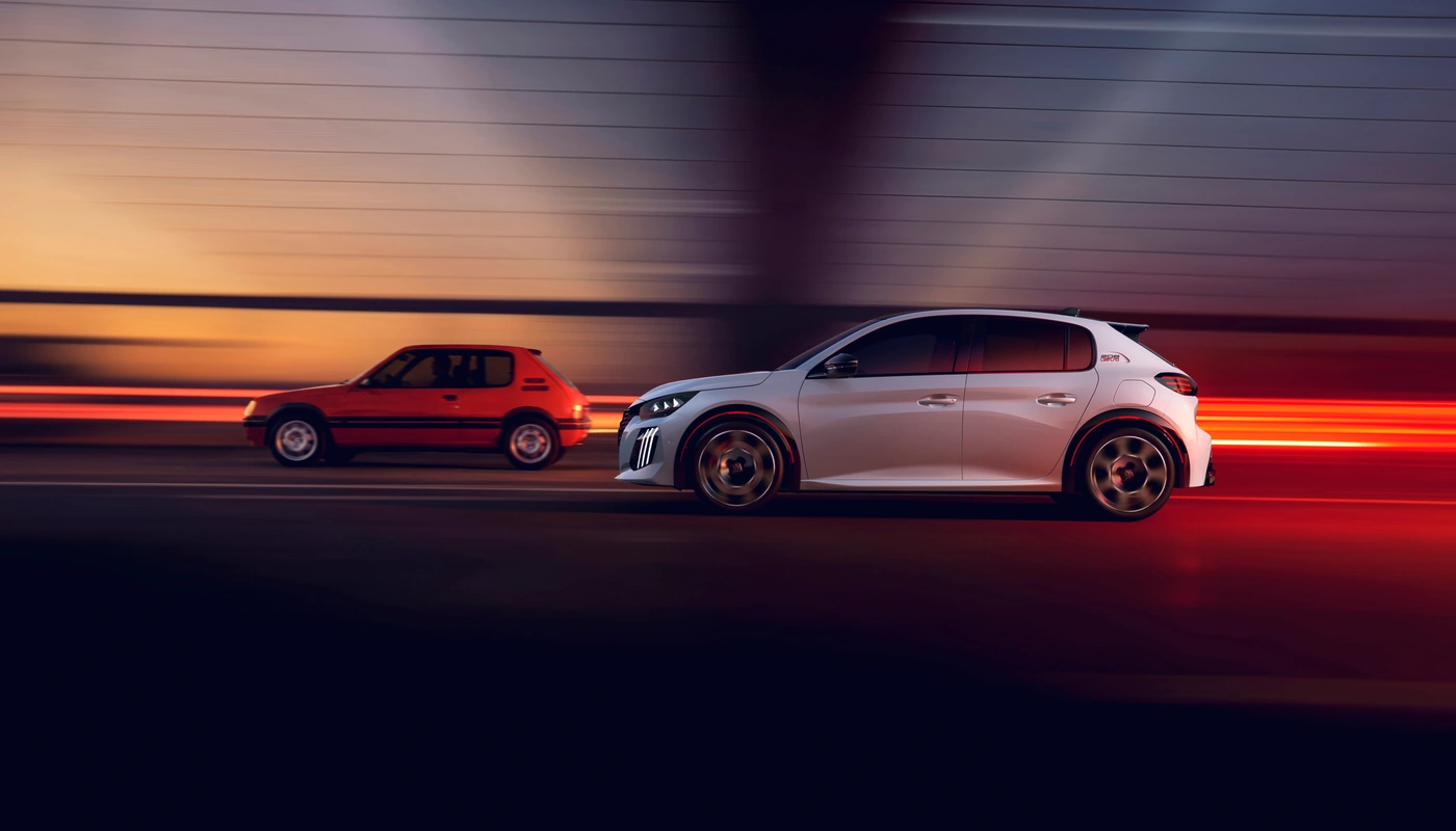 Peugeot E 208 Gti - Contexto Estudio Contexto Conduciendo Exterior Lateral Izquierda