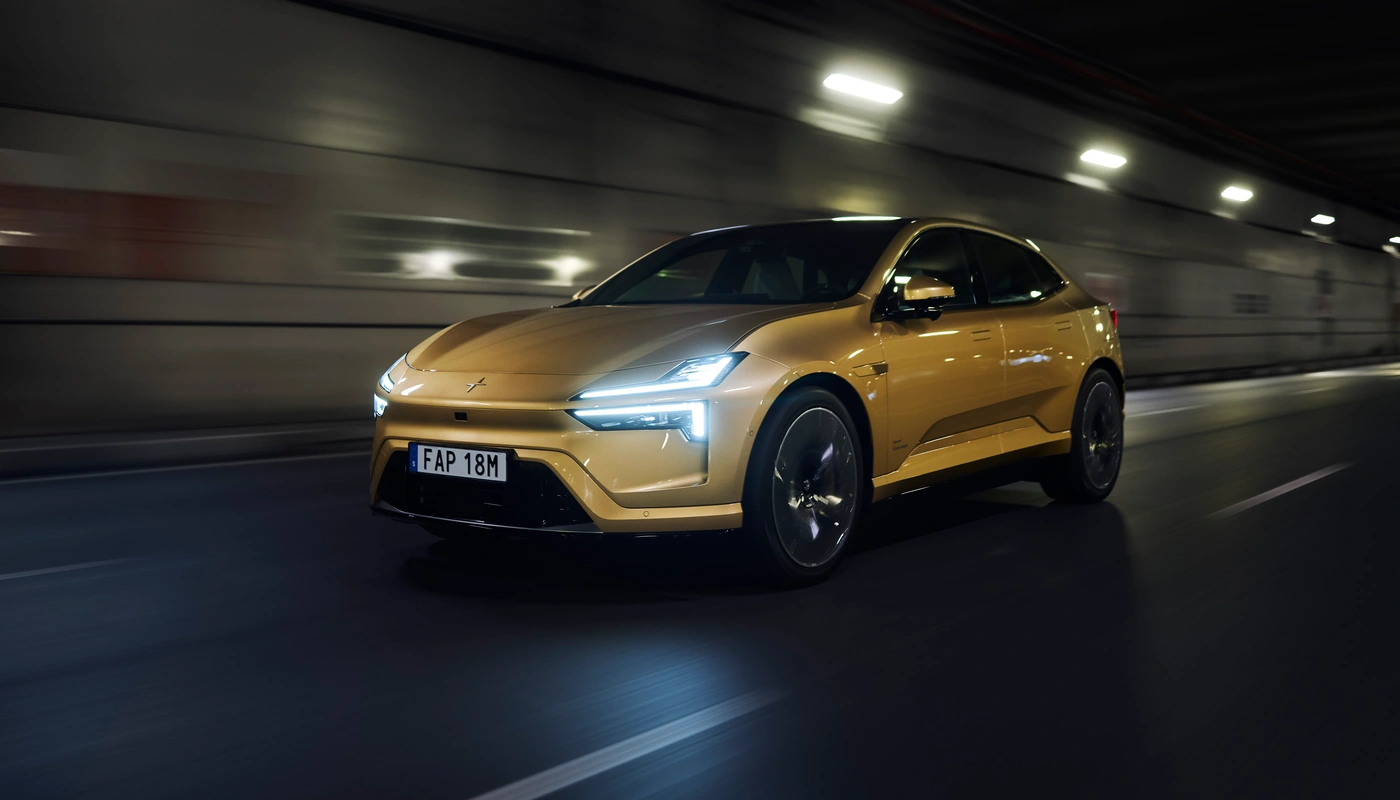 Polestar 4 Long Range Dual Motor - Contexto Entorno Real Contexto Conduciendo Exterior Frontal Izquierda