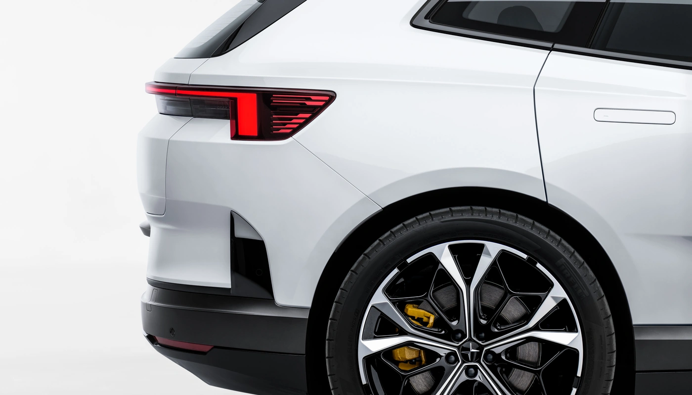  Polestar 4 SUV