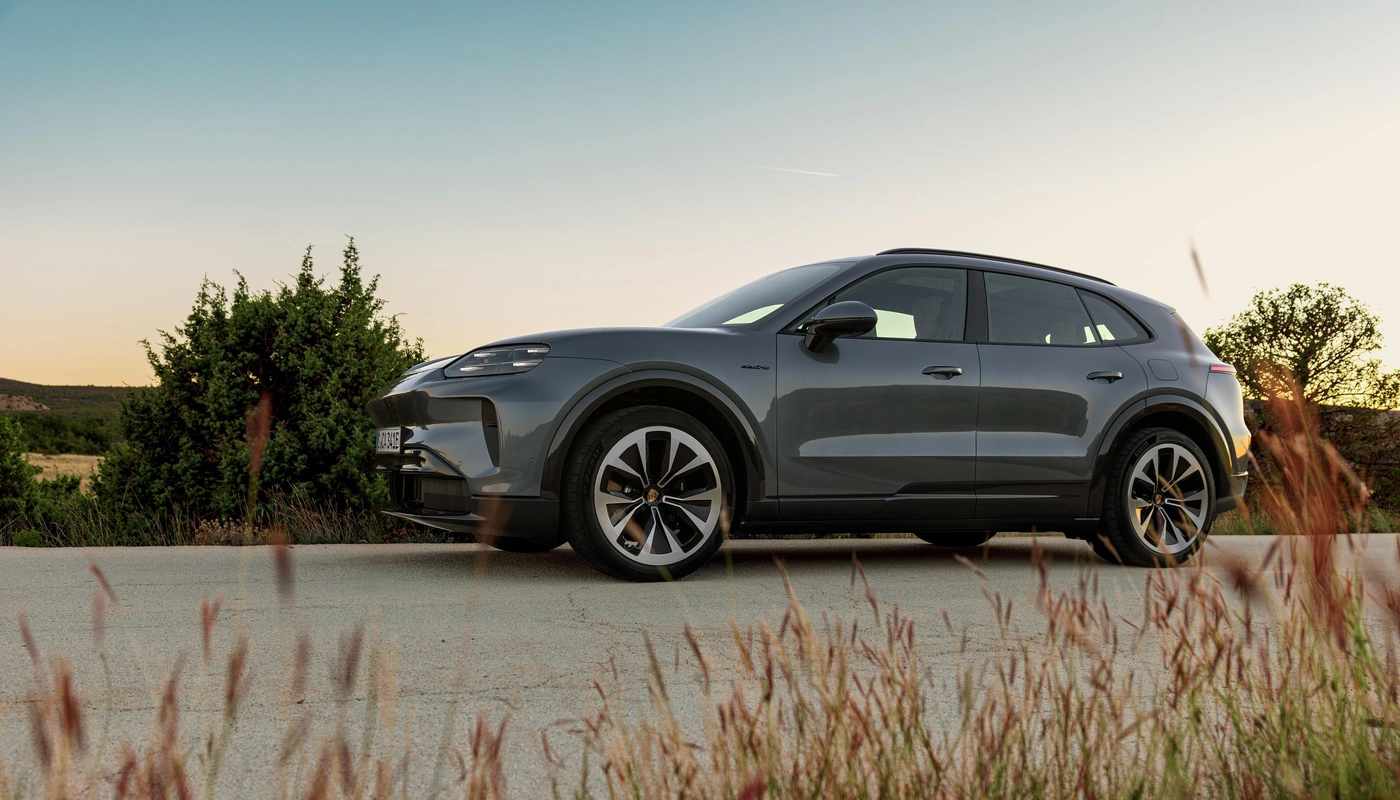 Porsche Cayenne Electric - Contexto Entorno Real Contexto Aparcado Exterior Lateral Izquierda