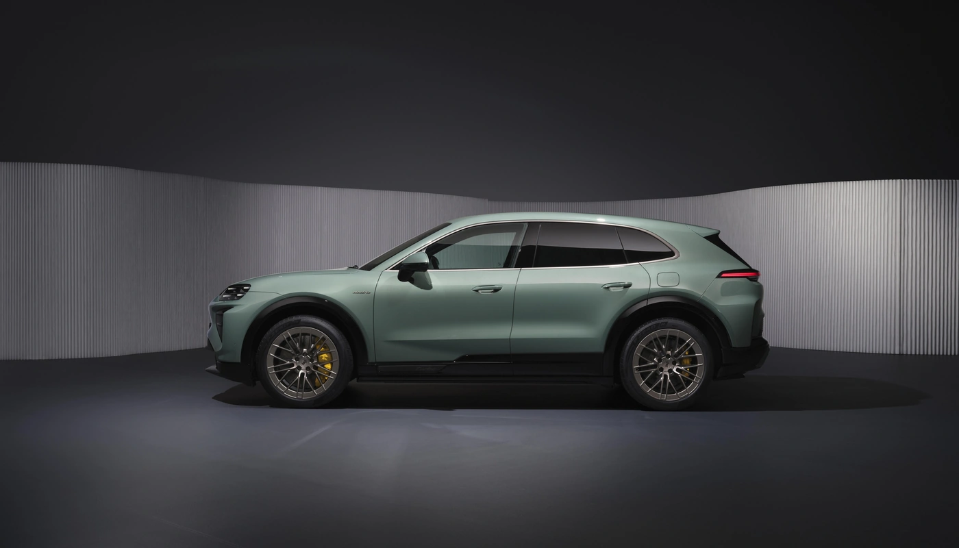Porsche Cayenne Turbo Electric - Contexto Estudio Exterior Lateral Izquierda