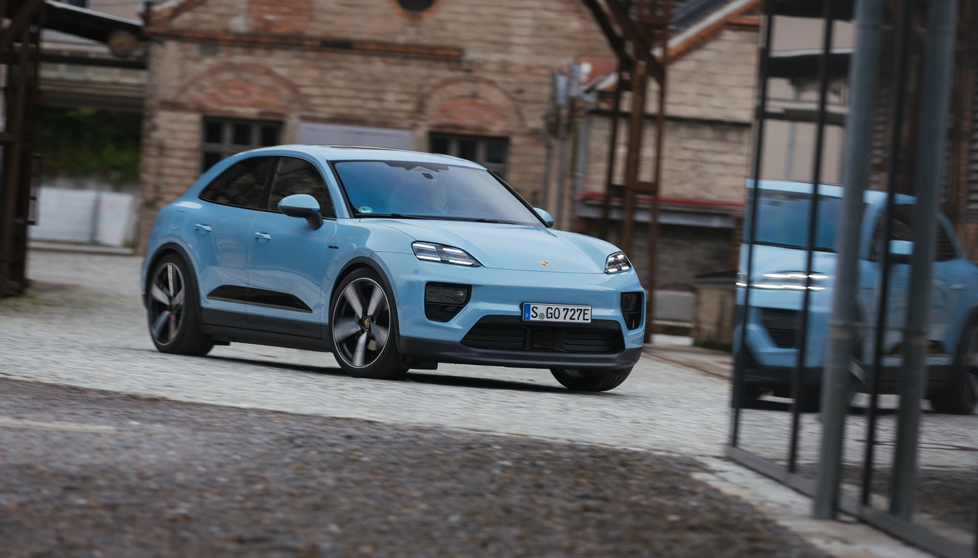 Porsche Macan Standard - Contexto Entorno Real Contexto Aparcado Exterior Frontal Derecha Exterior Lateral Derecha