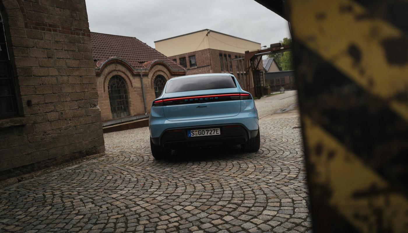 Porsche Macan Standard - Contexto Entorno Real Contexto Aparcado Exterior Trasera