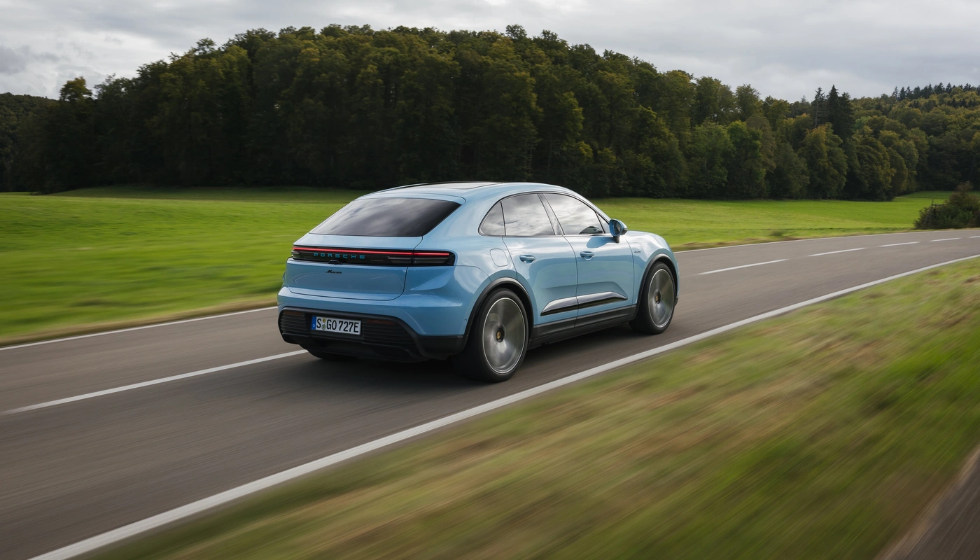 Porsche Macan Standard - Contexto Entorno Real Contexto Conduciendo Exterior Trasera Izquierda