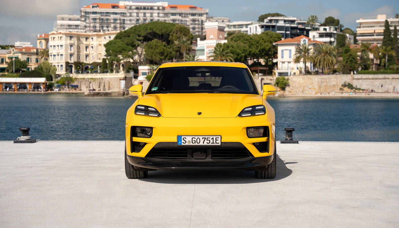 Porsche Macan Turbo - Contexto Entorno Real Contexto Aparcado Exterior Frontal