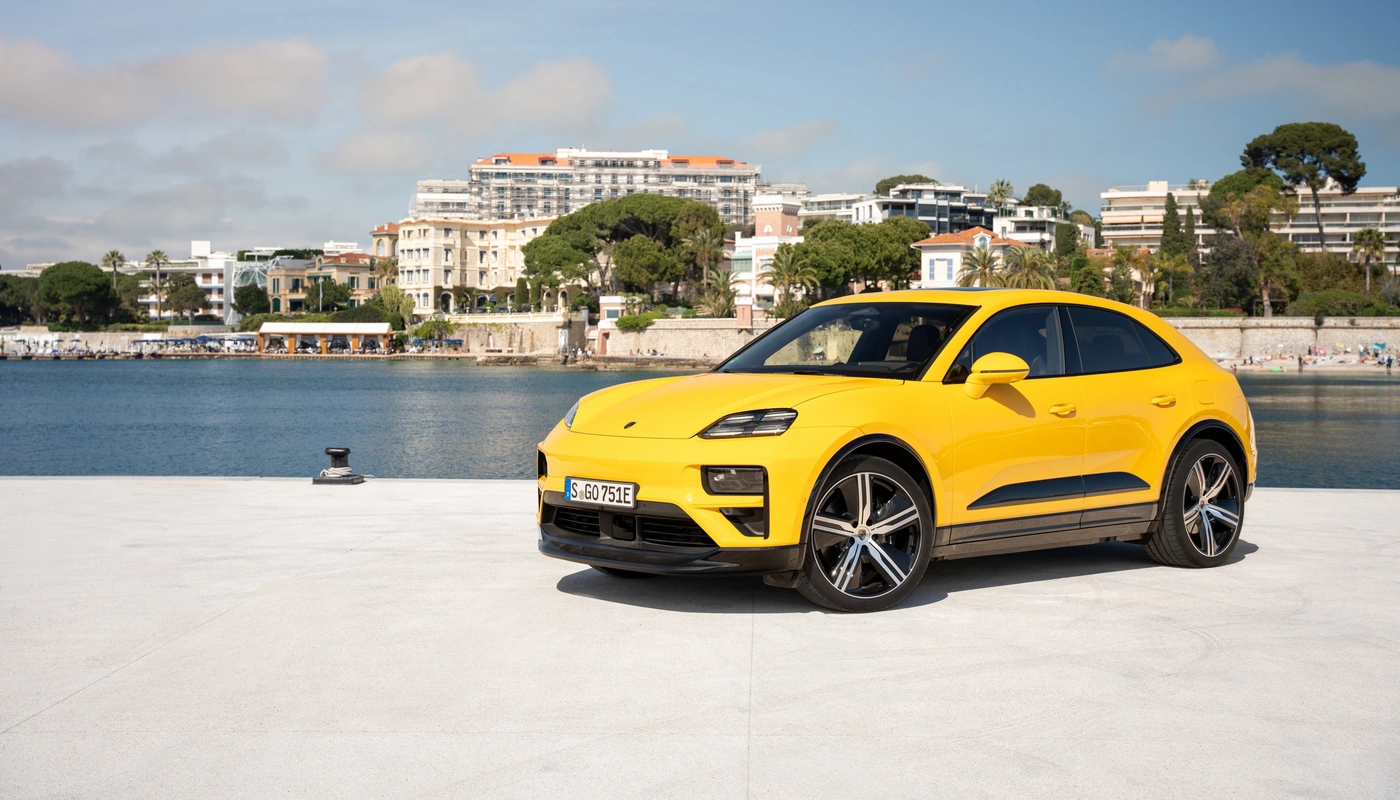 Porsche Macan Turbo - Contexto Entorno Real Contexto Aparcado Exterior Frontal Izquierda Exterior Lateral Izquierda