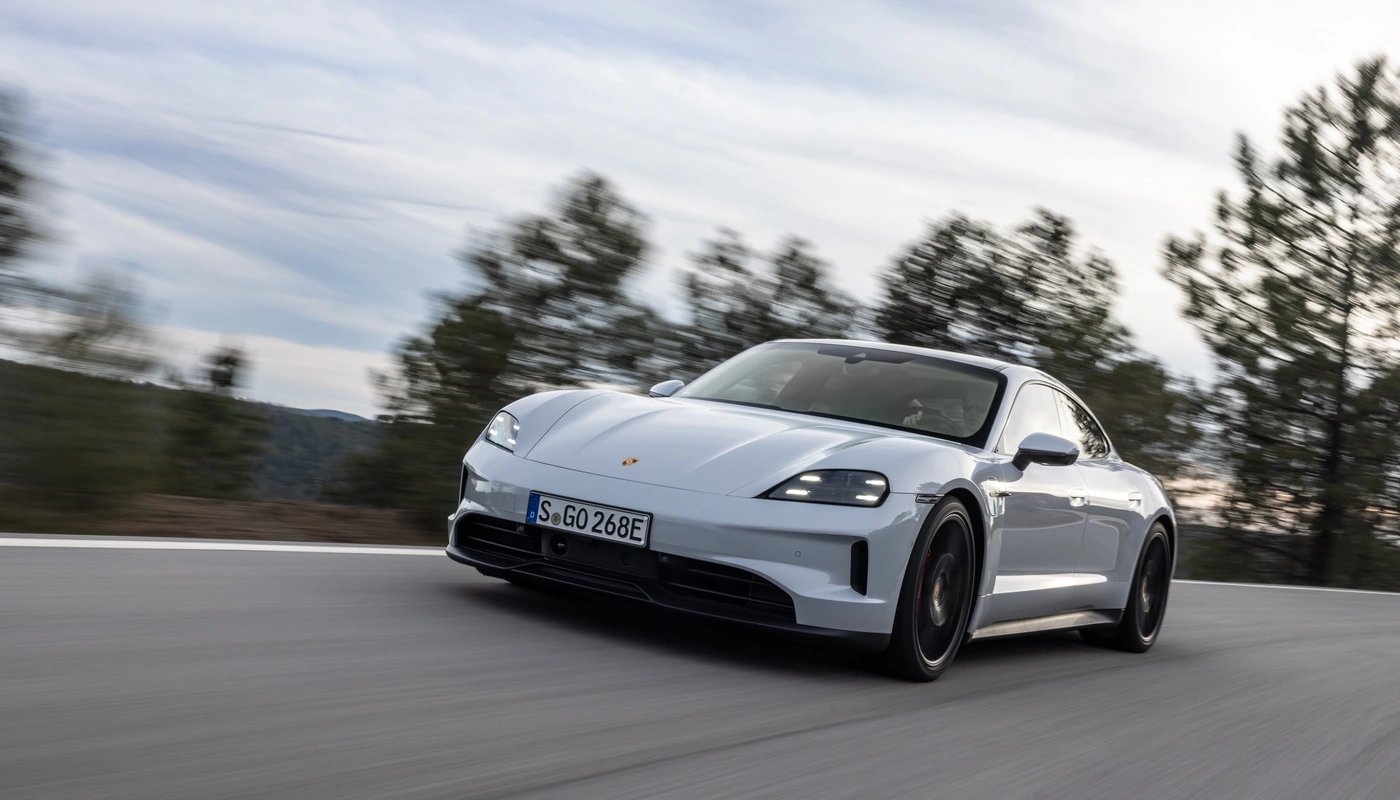 Porsche Taycan 4s - Contexto Entorno Real Contexto Conduciendo Exterior Frontal Izquierda