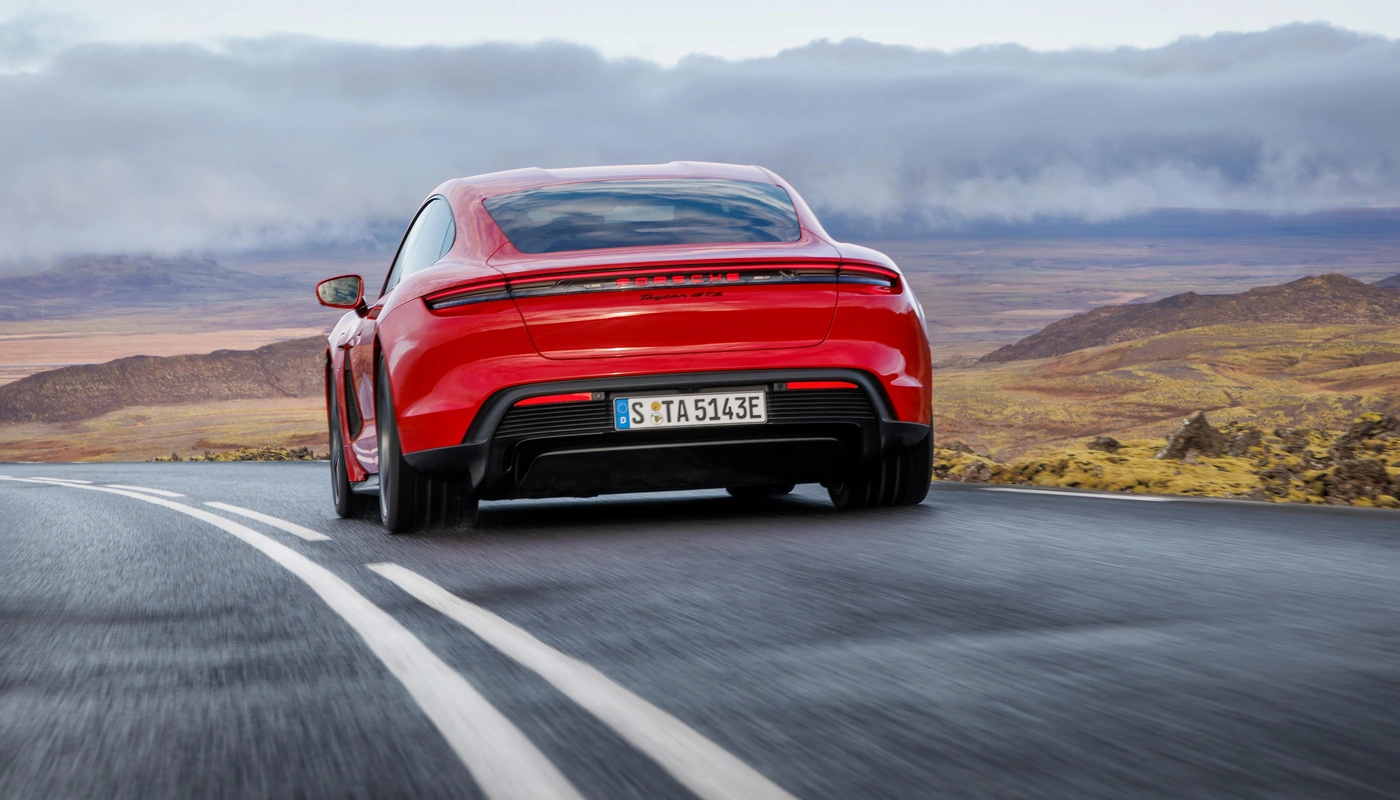 Porsche Taycan Gts - Contexto Entorno Real Contexto Conduciendo Exterior Trasera