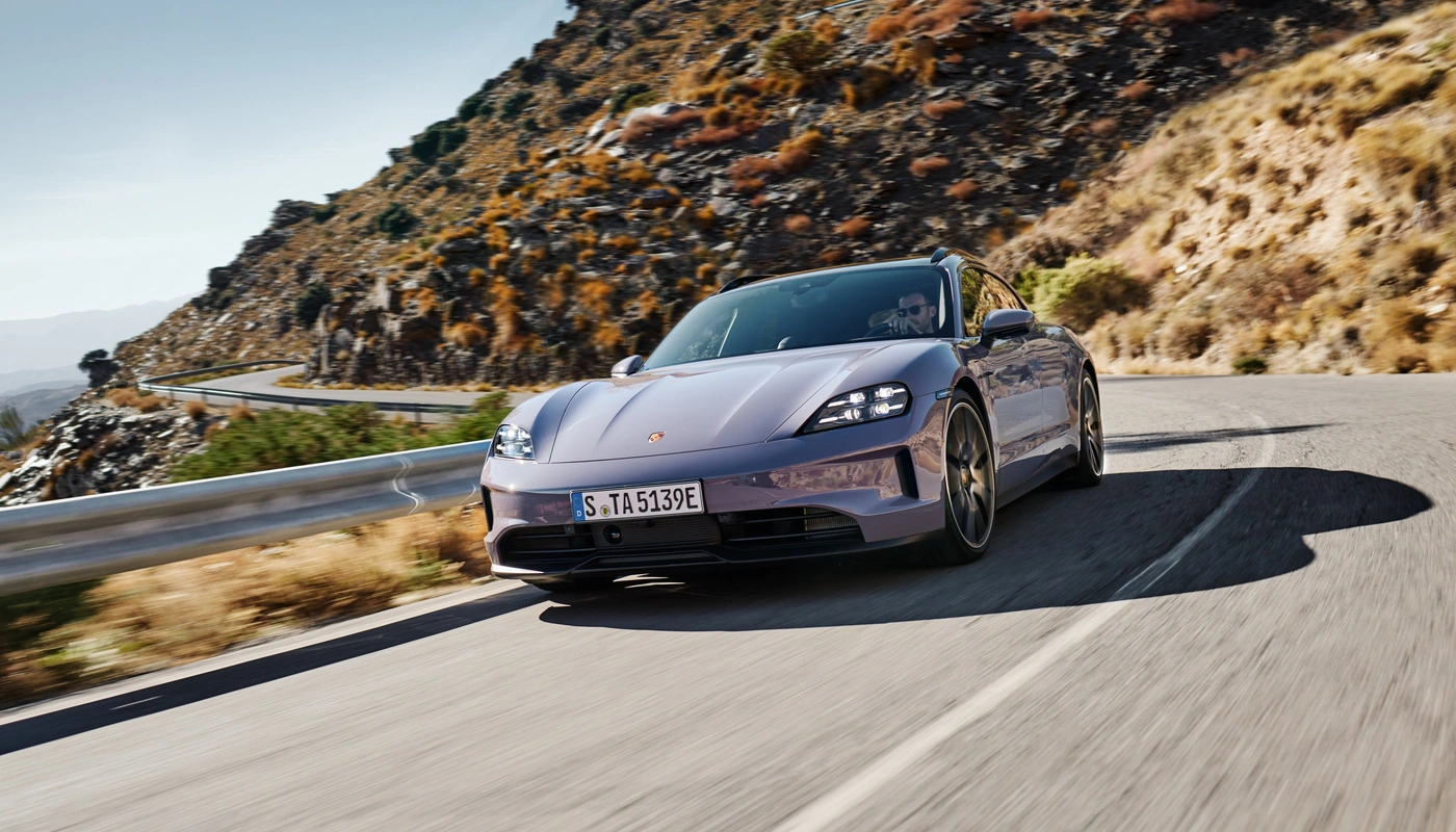 Porsche Taycan Sport Turismo 4s - Contexto Entorno Real Contexto Conduciendo Exterior Frontal Izquierda