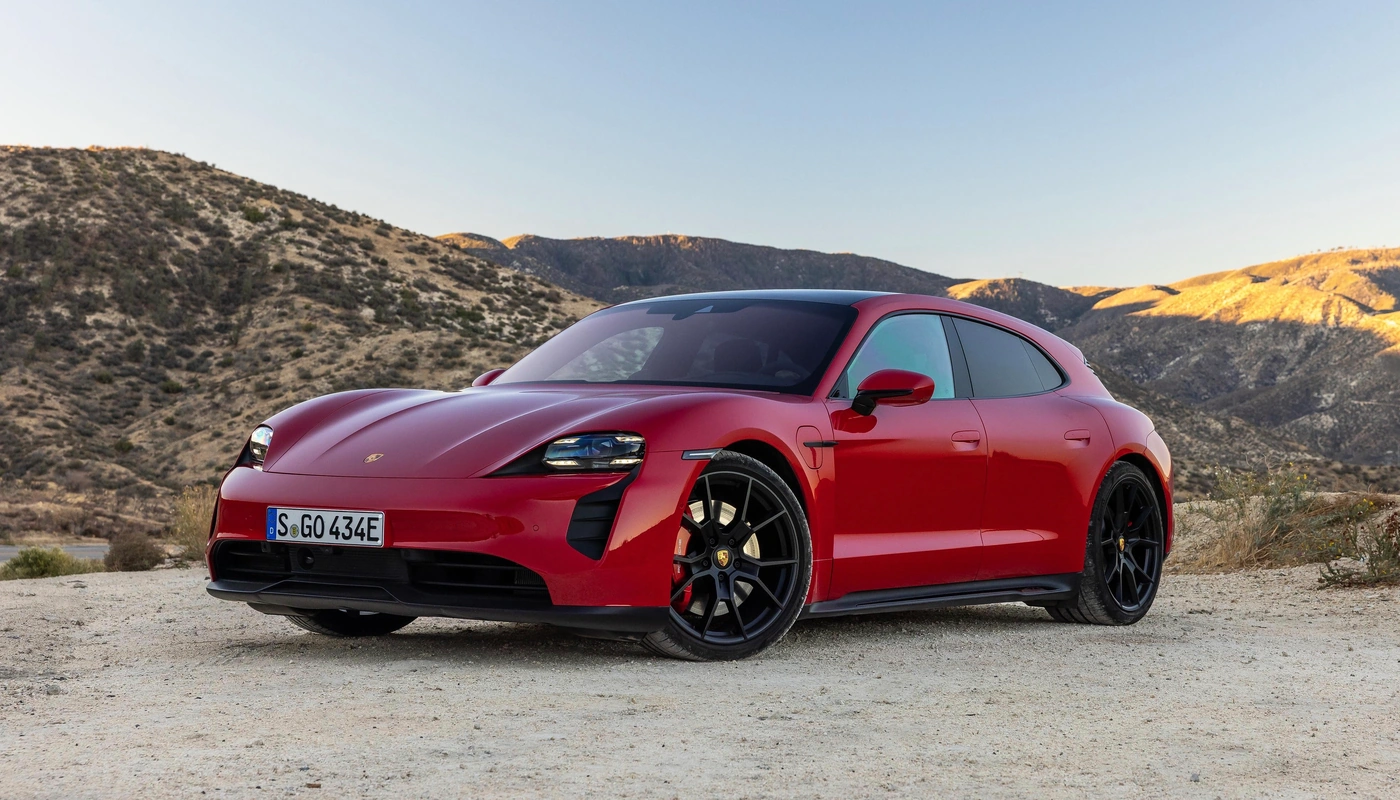 Porsche Taycan Sport Turismo Gts - Contexto Entorno Real Contexto Aparcado Exterior Frontal Izquierda Exterior Lateral Izquierda