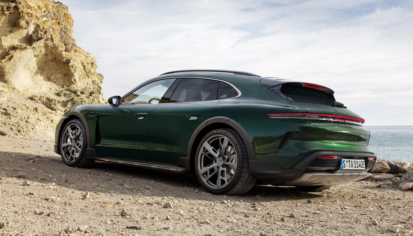 Porsche Taycan Sport Turismo Turbo - Contexto Entorno Real Contexto Aparcado Exterior Lateral Izquierda