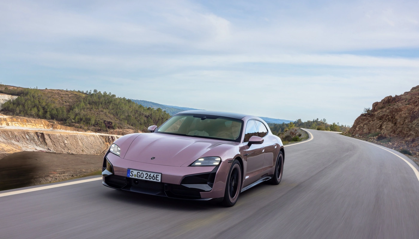 Porsche Taycan Sport Turismo Turbo - Contexto Entorno Real Contexto Conduciendo Exterior Frontal