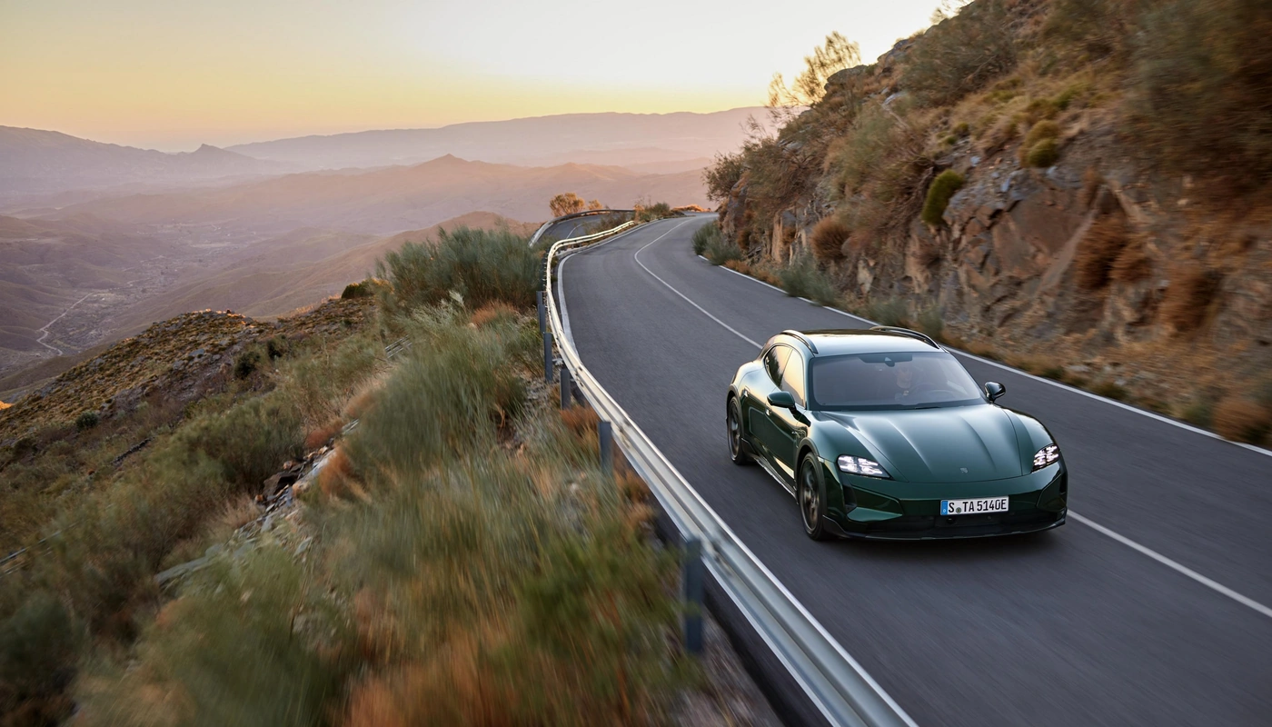 Porsche Taycan Sport Turismo Turbo - Contexto Entorno Real Contexto Conduciendo Exterior Frontal