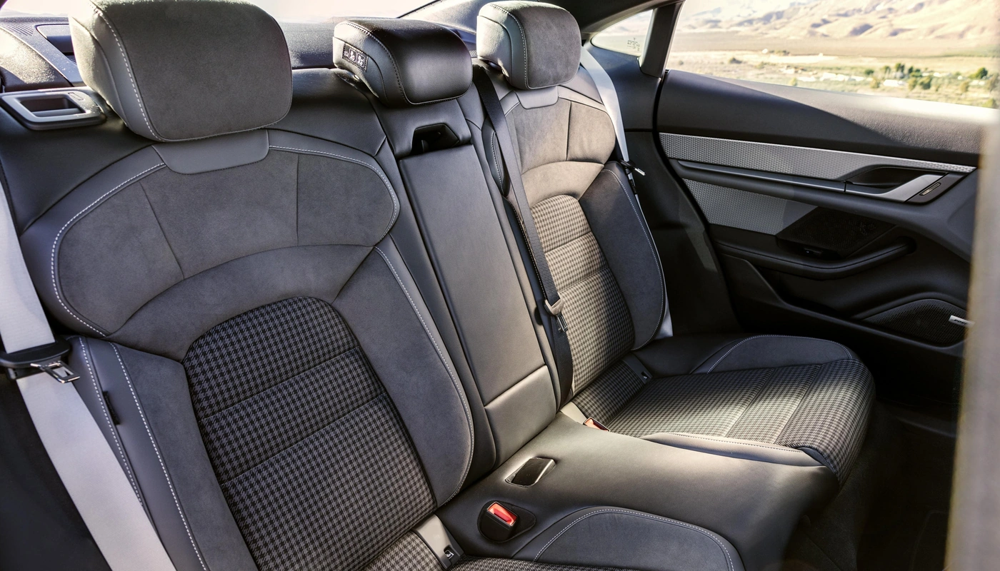 Porsche Taycan Standard - Interior Asientos Traseros