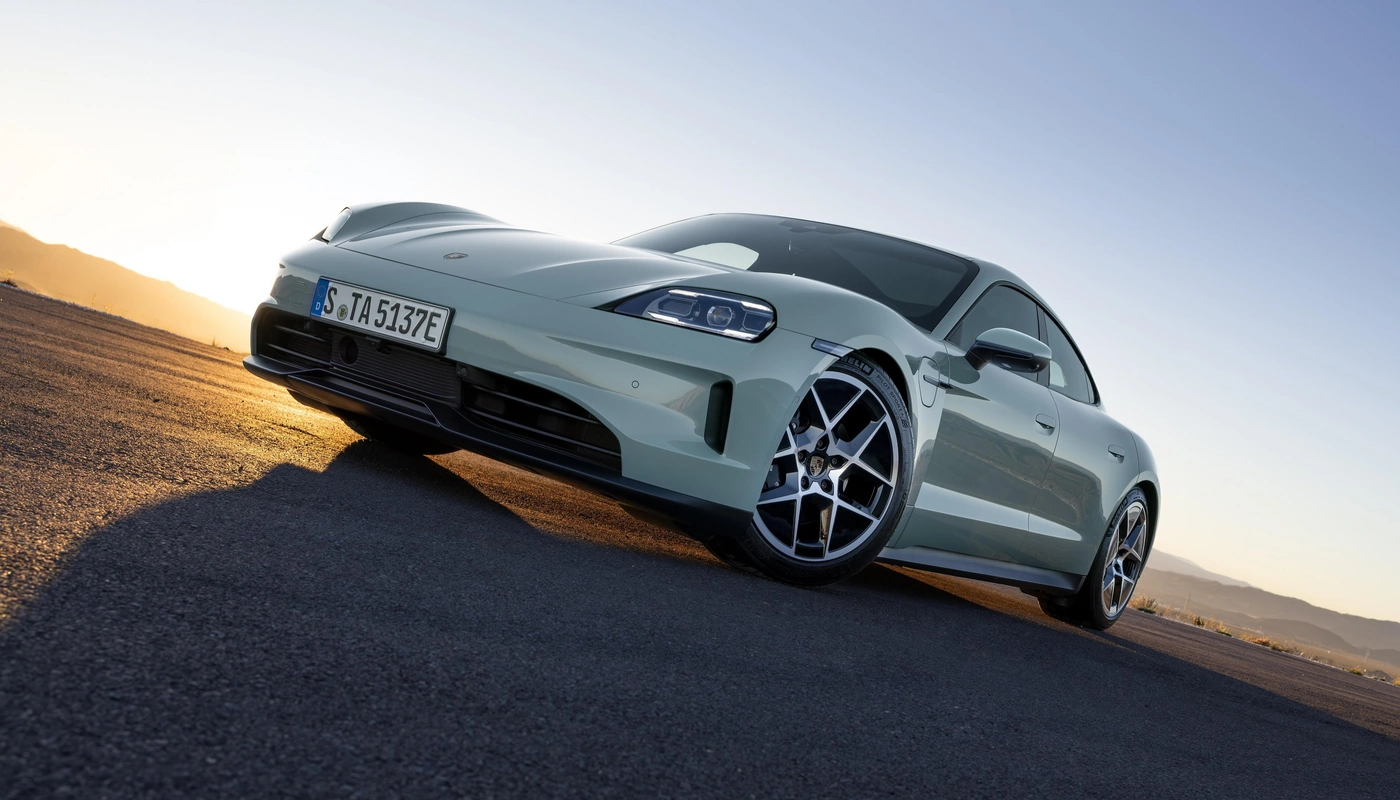 Porsche Taycan Turbo - Contexto Entorno Real Contexto Aparcado Exterior Frontal Izquierda