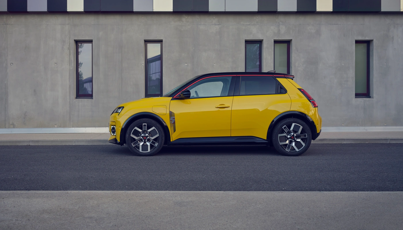 Renault 5 Iconic Cinq - Contexto Entorno Real Contexto Aparcado Exterior Lateral Izquierda