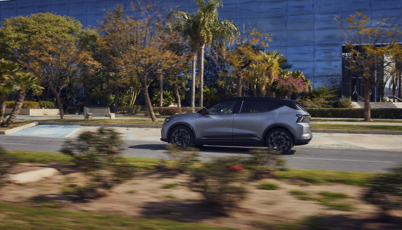 Renault Scenic Esprit Alpine - Contexto Entorno Real Contexto Conduciendo Exterior Lateral Izquierda