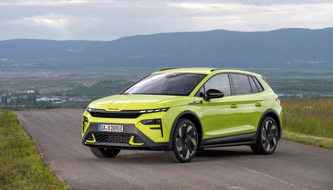 Skoda Elroq Rs - Contexto Entorno Real Contexto Aparcado Exterior Frontal Izquierda Exterior Lateral Izquierda