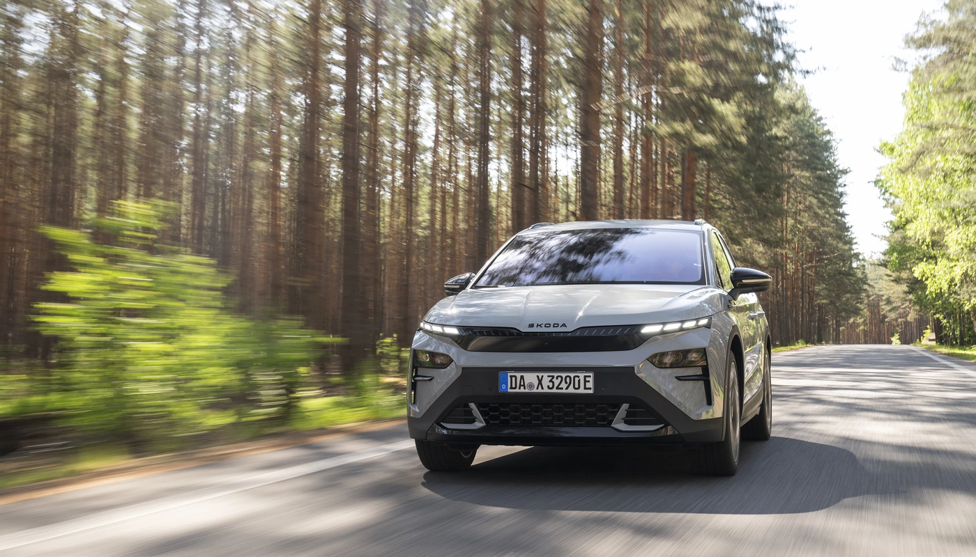 Skoda Elroq Rs - Contexto Entorno Real Contexto Conduciendo Exterior Frontal