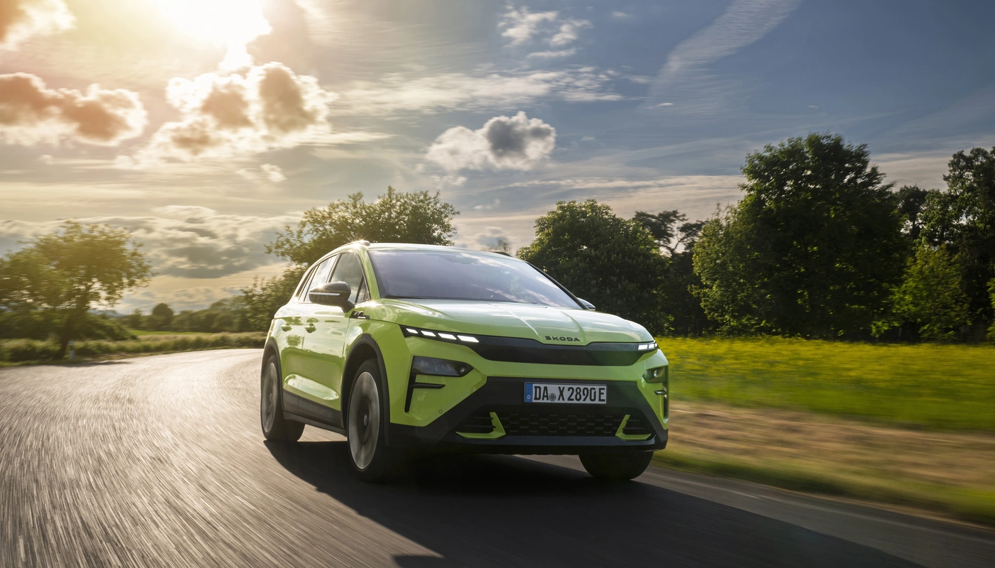 Skoda Elroq Rs - Contexto Entorno Real Contexto Conduciendo Exterior Frontal Derecha