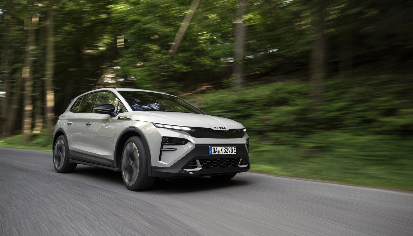 Skoda Elroq Rs - Contexto Entorno Real Contexto Conduciendo Exterior Frontal Derecha