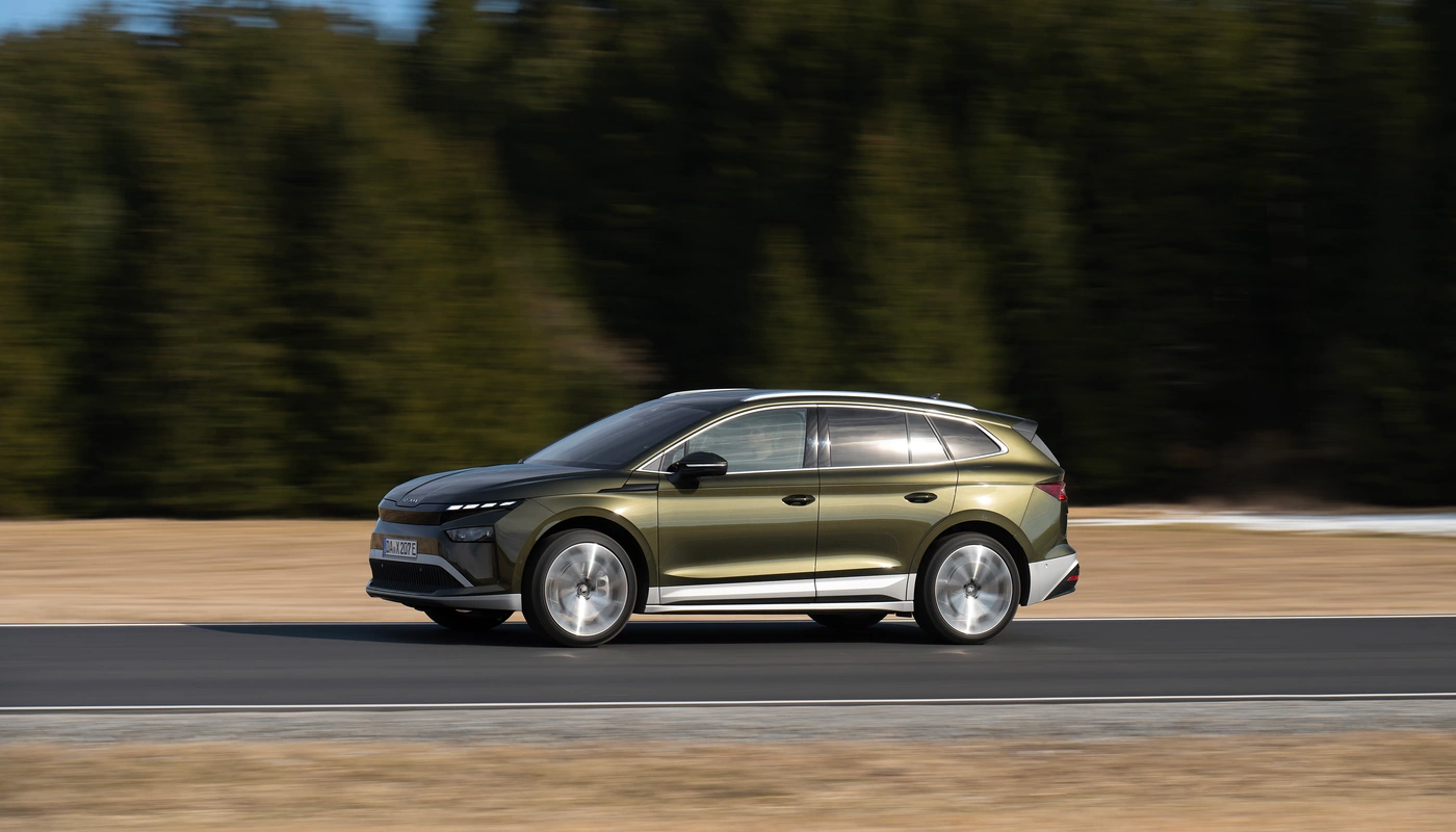 Skoda Enyaq 85x - Contexto Entorno Real Contexto Conduciendo Exterior Lateral Izquierda