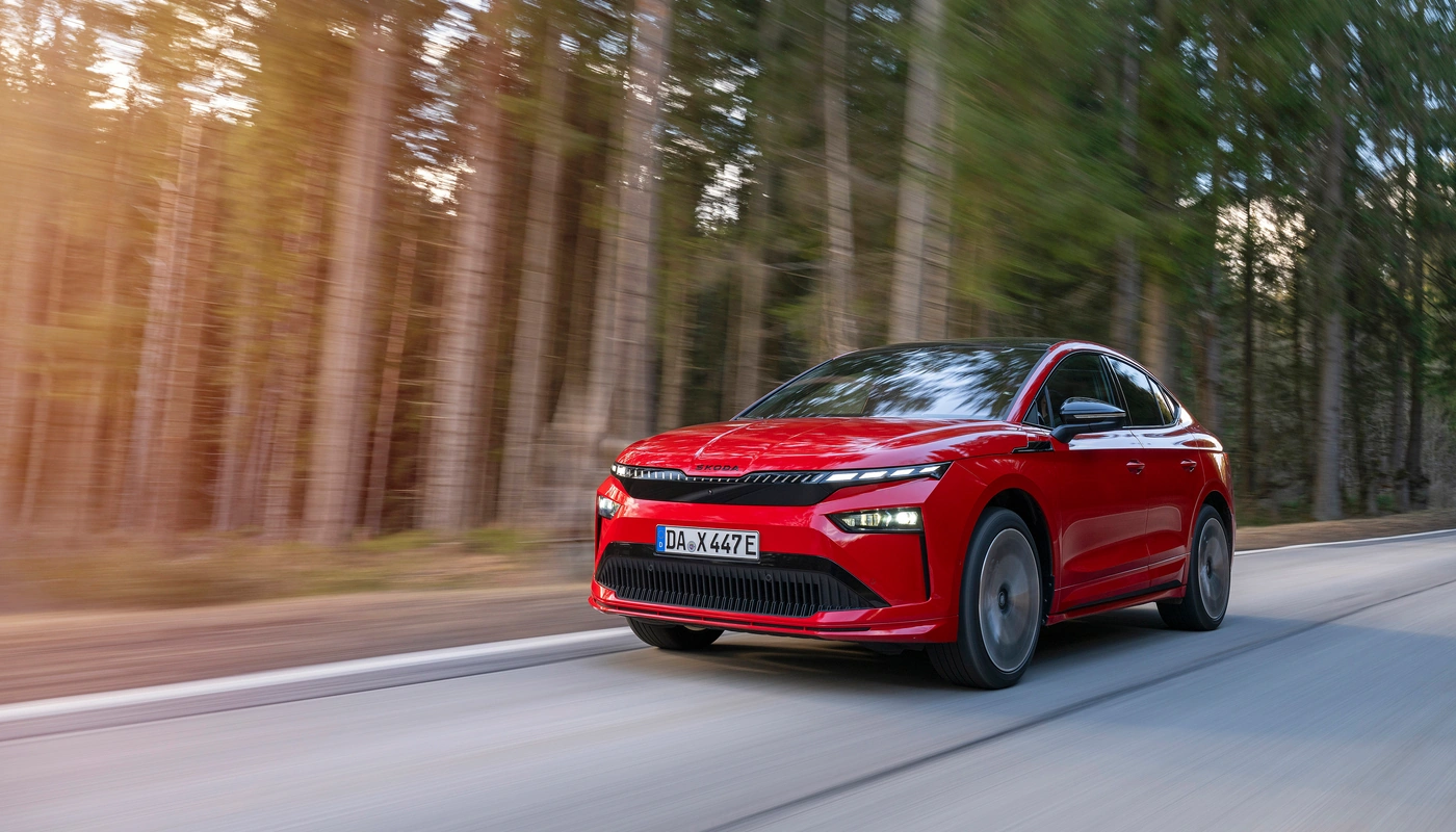 Skoda Enyaq Coupe Rs - Contexto Entorno Real Contexto Conduciendo Exterior Frontal Izquierda