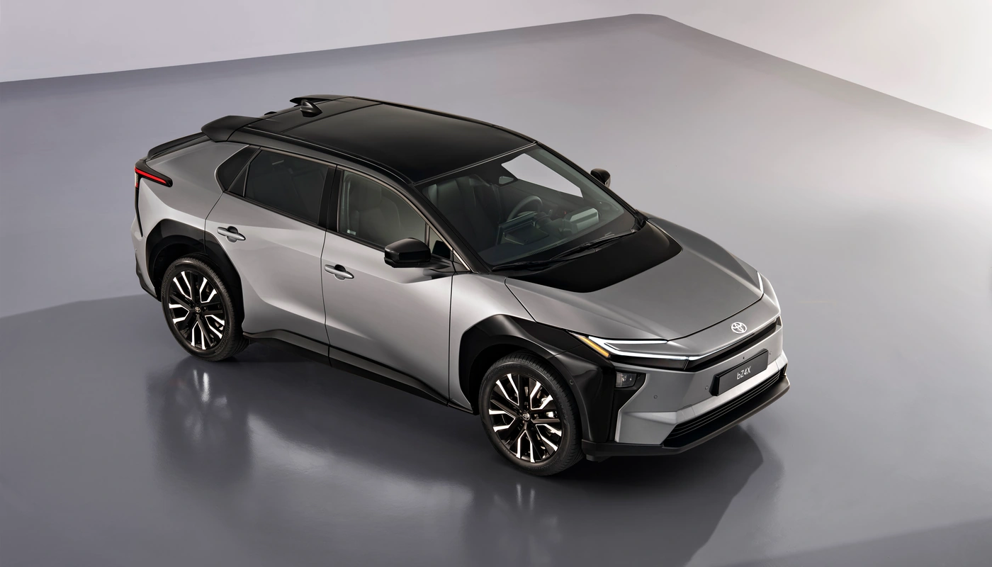 Toyota Bz4x Advance - Contexto Estudio Contexto Aparcado Exterior Frontal Derecha Exterior Lateral Derecha Exterior Superior