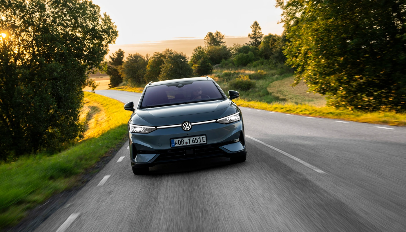 Volkswagen Id7 Tourer Pro S - Contexto Entorno Real Contexto Conduciendo Exterior Frontal