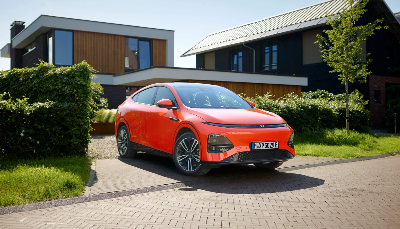 Xpeng G6 Rwd Long Range - Contexto Entorno Real Contexto Aparcado Exterior Frontal Derecha